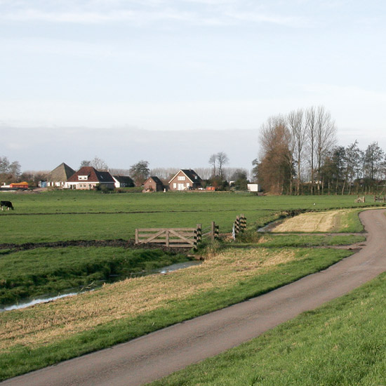 Zoom: De Beetskoogkade vanaf tegenover de Lange Weide, op een zonnige novemberochtend