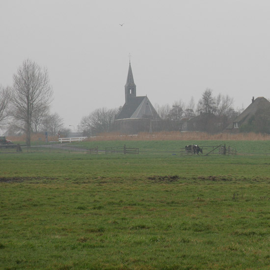 Oudendijk in decembernevelen gehuld