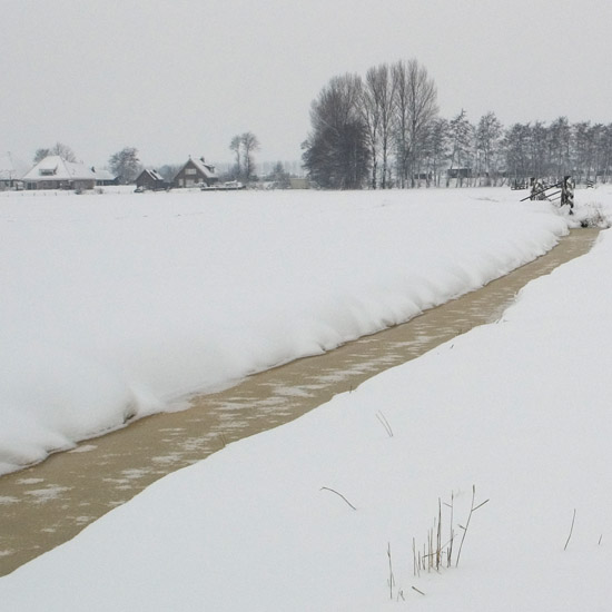 Begin maart om half tien 's ochtends, na zware sneeuwval; verdwijntruc van de Beetskoogkade